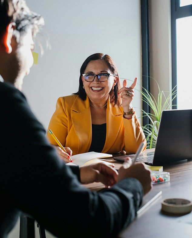 Mens en Zo lachende vrouw advies